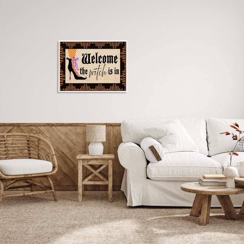 «The Witch Is in Sign Spooky Halloween Welcome» par Andi Metz - impression, Giclée encadrée blanc bord de mer