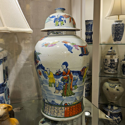 Pot avec couvercle en porcelaine avec enfants