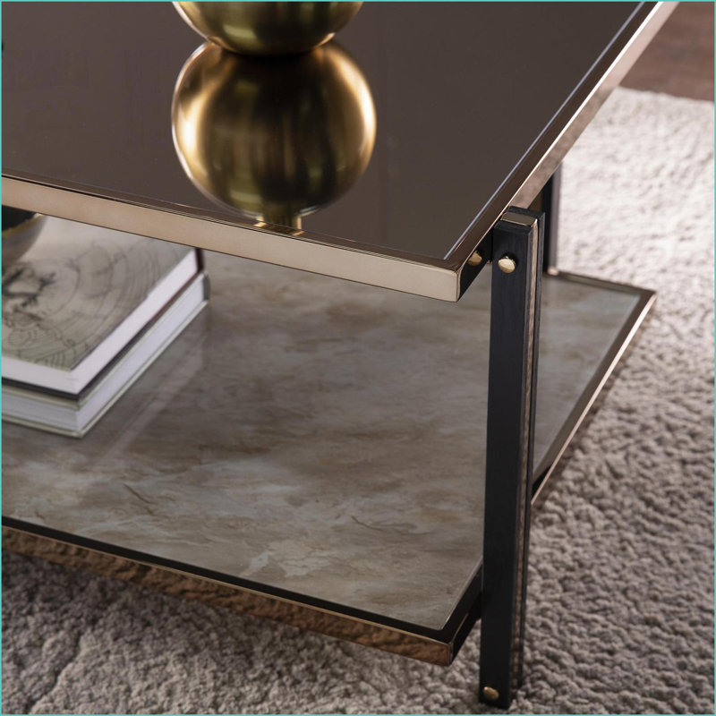 Table basse à miroir avec cadre champagne pour le salon, solution de rangement élégante et peu encombrante
