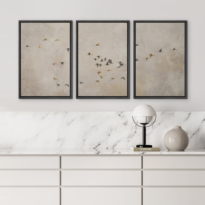 «Flock of Swans Flying In The Sky», ensemble de 3 reproductions d'art sur toile encadrées, H 36 po x l 24 po