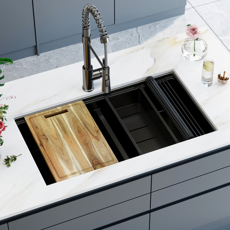 Évier de cuisine à double cuve 33 "avec robinet escamotable 33" en acier inoxydable True Black