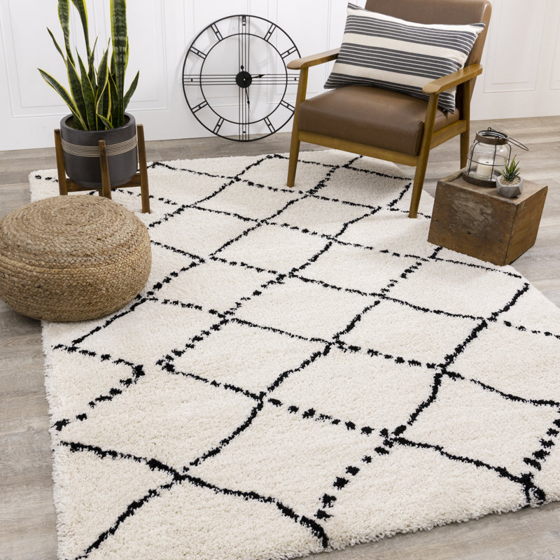 Tapis d'intérieur doux ivoire / noir à motif géométrique Lydon, Rectangle 2 pi 8 po x 4 pi 11 po