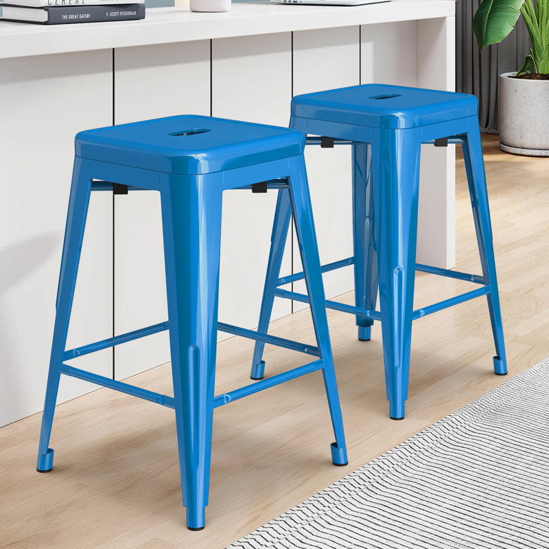 Ensemble de 2 tabourets de bar empilables en métal, tabourets de bar à hauteur de comptoir, tabourets de patio industriels de 24 pouces et tabourets sans dossier