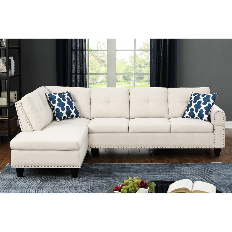 Canapé modulaire en L 3 pièces beige, pouvant accueillir quatre personnes confortablement pour le cinéma et les parties, siège central escamotable avec porte-gobelets, espace de rangement pour coussins décoratifs, pieds à profil bas, solide et d'ingénierie