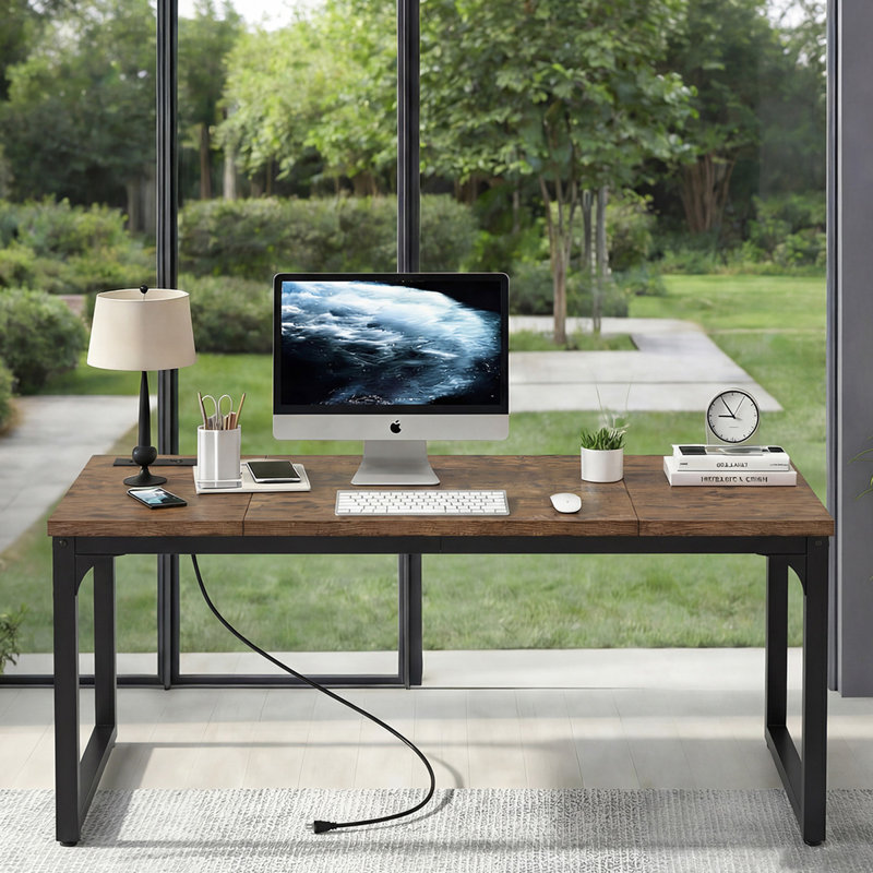 Bureau de 63 pouces avec prises de courant et USB-C, bureau plus profond et plus épais, tubes en métal robustes, bureau d'ordinateur, bureau de bureau robuste, bureau de jeu pour le bureau à domicile