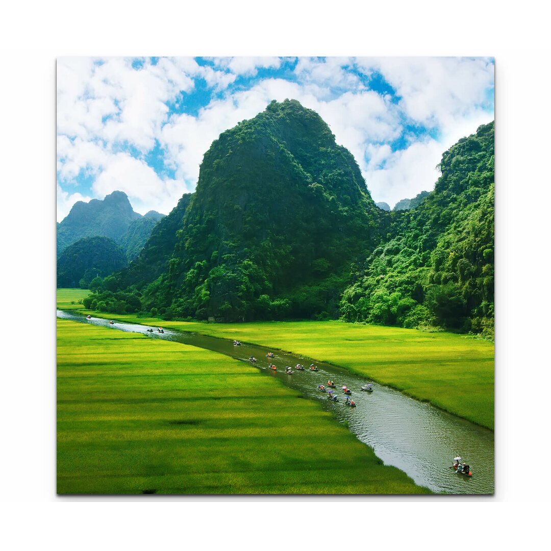 Leinwandbild Fluss Ninh Binh mit Reisfeldern und Bergen – Thailand