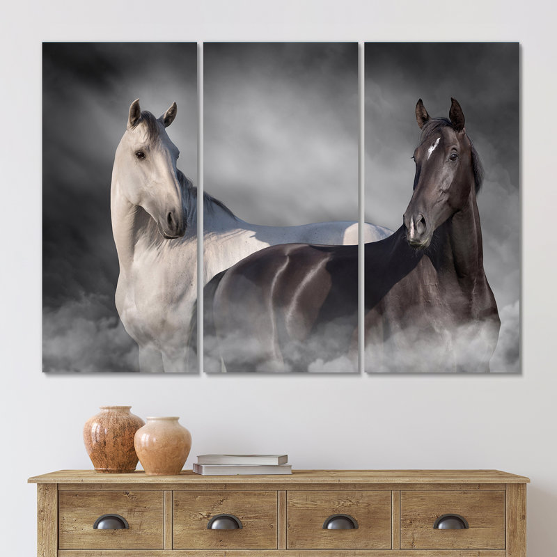 «Black and White Horse Close Up Portrait II», reproduction d'art sur toile traditionnelle, H 28 po x l 36 po x P 1 po