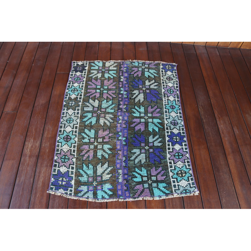 Handwoven Vintage Turkish Rug with Traditional Anatolian Design and Kilim Pattern for Bohemian Decor in Small Area Spaces