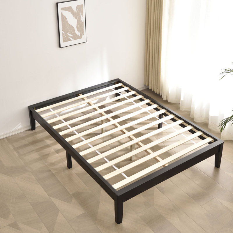 Base de lit plateforme en bois de pin massif Red Barrel Studio® Selena, Noir, Grand