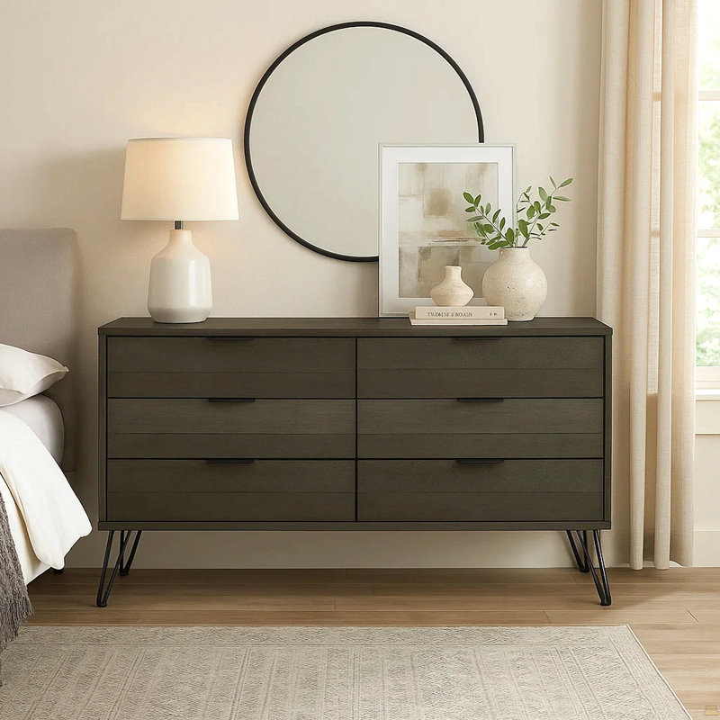 Commode en bois massif avec pieds en épingle à cheveux en métal