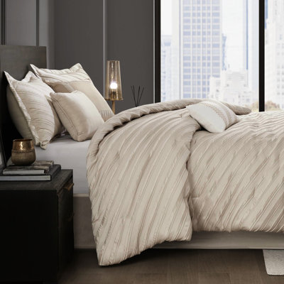 Édredon grand 7 pièces beige, conception diagonale, literie de haute qualité, confort toutes saisons, ensemble de luxe avec jupe de lit et taies décoratives assorties de couleur beige, moderne transitionnel