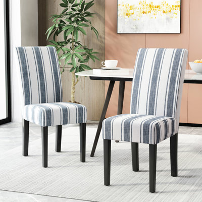 Chaise de salle à manger contemporaine recouverte de tissu bleu, pieds en bois d'hévéa à grain naturel, confort optimal, 43,2 cm L x 69 cm P x 103,3 cm H, design en deux parties, lignes épurées, pieds.