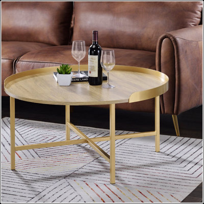 Table basse ronde à plateau de style plateau avec surface en chêne durable et élégant piètement en métal doré, parfaite pour les espaces de vie modernes.