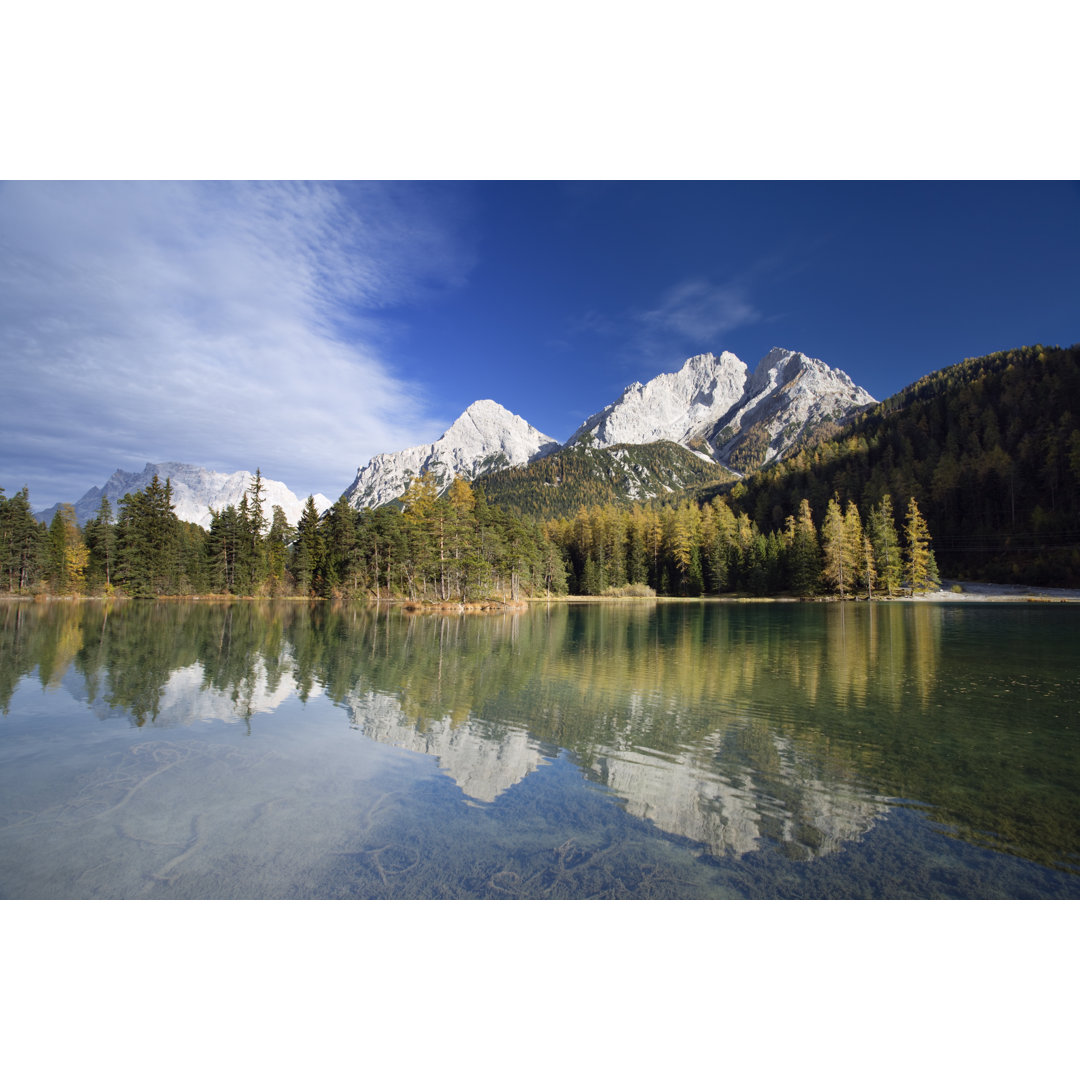 Bergsee im Herbst von MvH - Kunstdrucke auf Leinwand