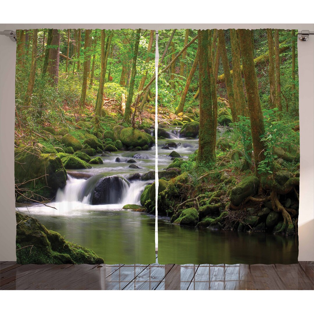 Rustikaler Vorhang, Wald über bemooste Felsen, Fluss, Apfelgrün Umber