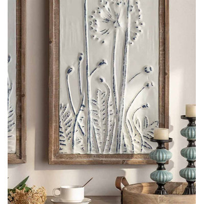 Couloir rétro avec décoration murale vieillie