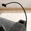 Fauteuil inclinable simple gris avec réglage manuel, charge, support pour téléphone et rangement des accoudoirs cachés sur l'accoudoir, inclus, pour une détente confortable