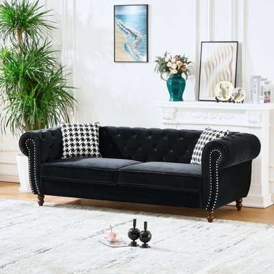 Velours noir de 87 po avec accoudoirs roulés et garniture cloutée, 3 places pour l'espace de vie principal, canapé moderne Mid-Century, structure en bois massif, coussin en mousse à haute densité, tête de clou rembourrée d'une capacité de 450 lb