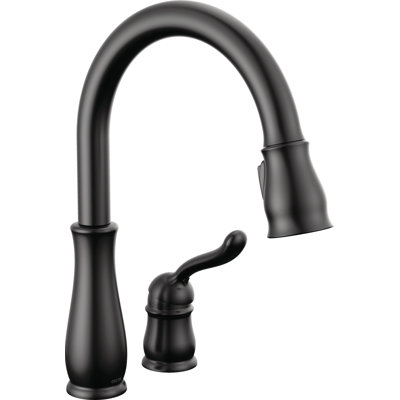 Robinet de cuisine à poignée simple Leland avec station d'accueil MagnaTite® et technologie Diamond Seal