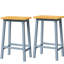 Tabouret de bar de cuisine, 65 cm de hauteur, en bois massif gris-bleu, avec repose-pieds et autres éléments de design.