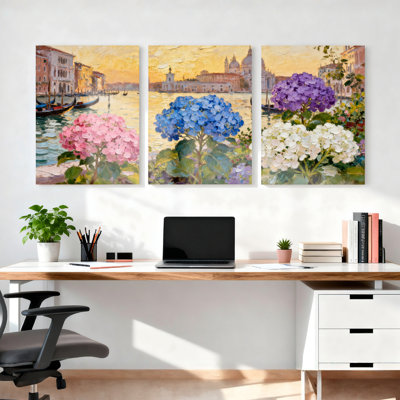 Ensemble de 3 tableaux sur toile tendue représentant des hortensias et un canal de Venise