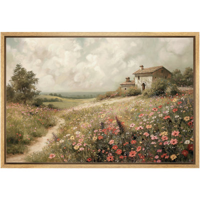 Route de campagne rustique française à la maison de campagne près du champ de fleurs sauvages, paysage serein