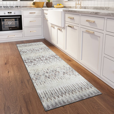 Tapis géométrique beige tissé à la machine
