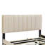 Lit plateforme tapissier luxueux en velours avec tiroirs de rangement et lit gigogne pour une utilisation maximale de l'espace-487028947
