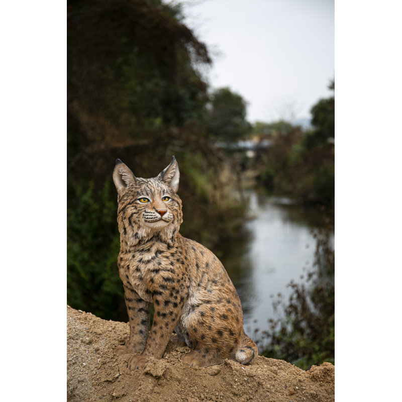 Sitting Bobcat Statue