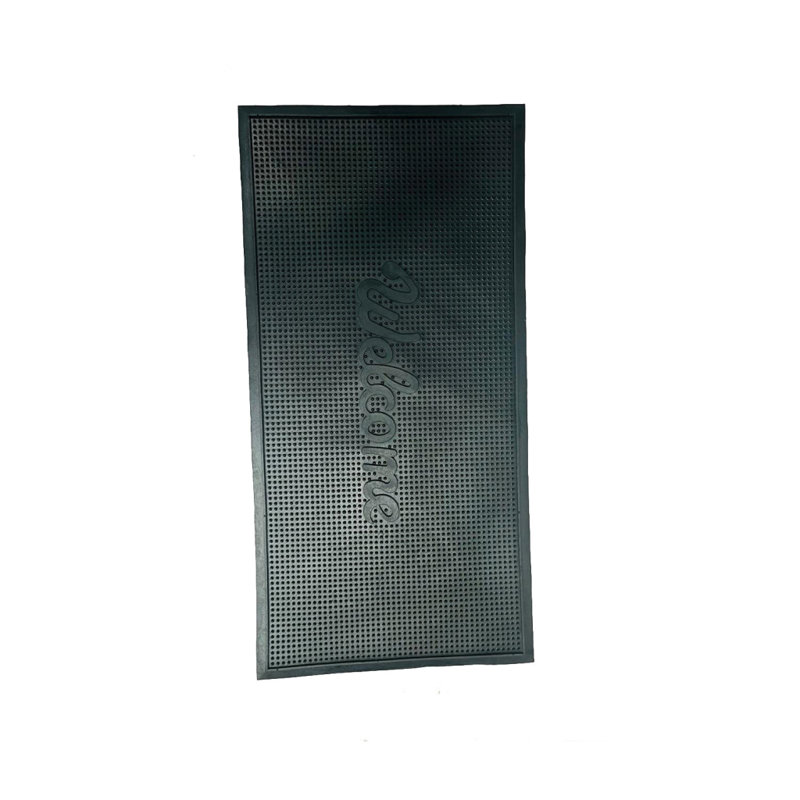 Tapis noir en fausse fourrure touffeté à la machine Keyonna