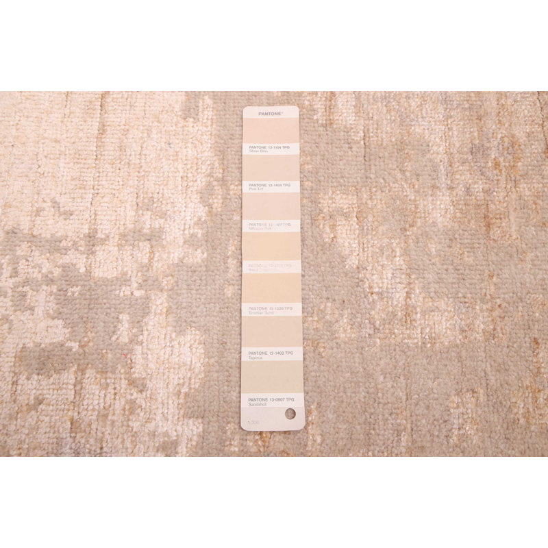 Tapis beige Legacy 2 pi 6 po x 10 pi 2 po