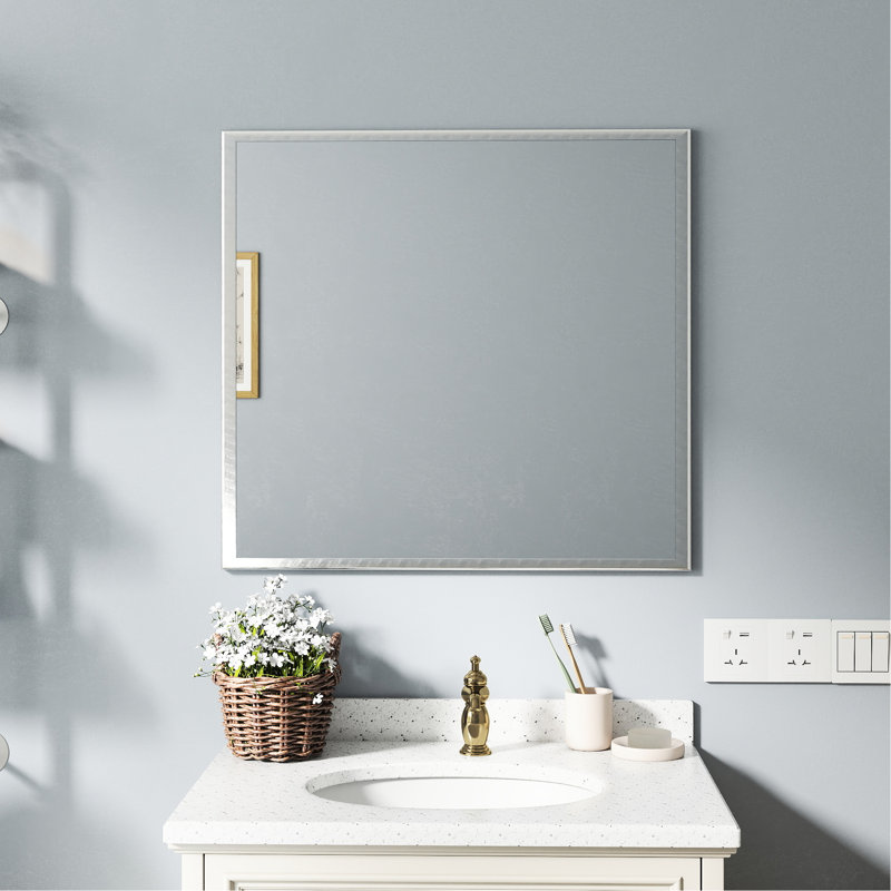 Miroir de salle de bain en aluminium argenté - 32 pouces, réflexion optimale et installation sans effort, Silver