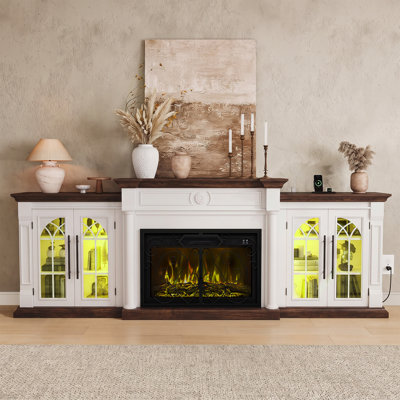 Meuble télé de style ferme moderne avec foyer intégré (104 po L) pour téléviseurs jusqu'à 110 po, comprenant un foyer électrique de 23 po, des armoires de rangement avec étagères réglables, des bandes lumineuses DEL et une station de recharge, blanc-brun.