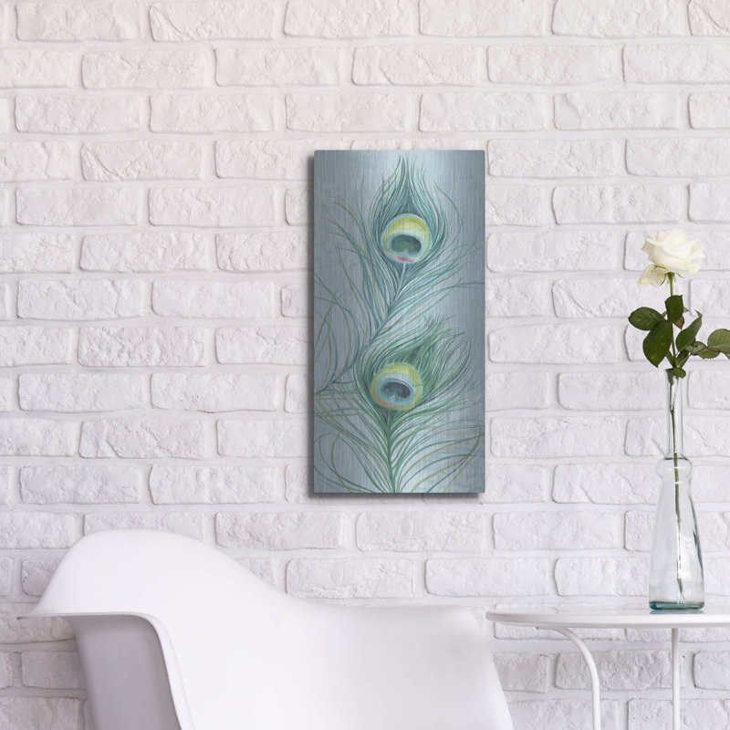 «Blue Feathered Peacock V» par Lisa Audit, H 24 po x l 12 po
