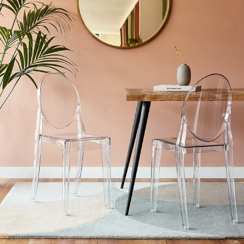 Chaise de salle à manger empilable