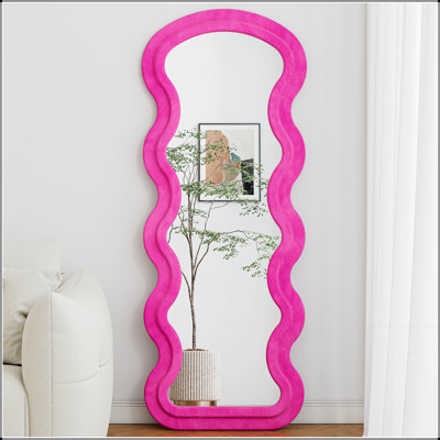 Miroir de plancher en flanelle pleine longueur rose ondulé avec support pour la chambre à coucher et le salon