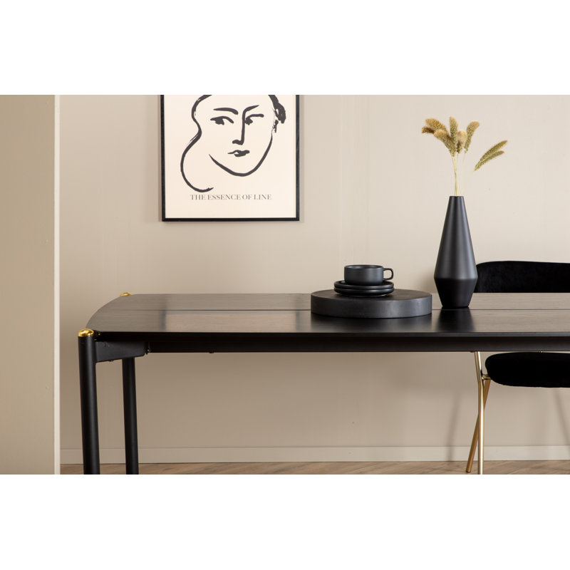 Ceallach Dining Table