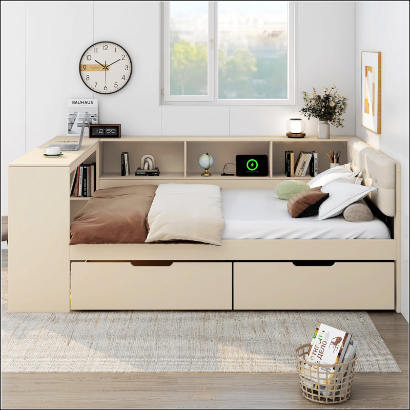 Lit plateforme en bois avec tablettes de rangement