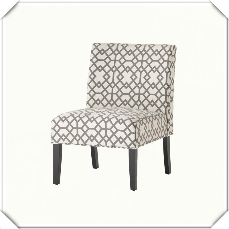 La chaise d'appoint élégante rehausse l'ambiance intérieure de la maison