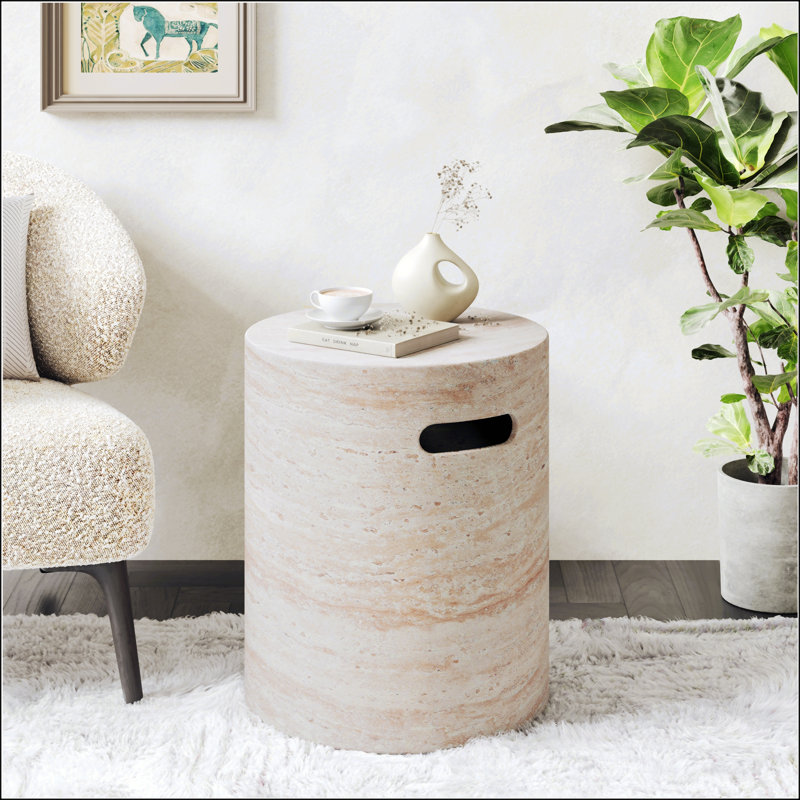 Table d'appoint d'extérieur / d'intérieur en béton léger avec poignées latérales et finition élégante en travertin, parfaite pour une utilisation polyvalente et un attrait esthétique.