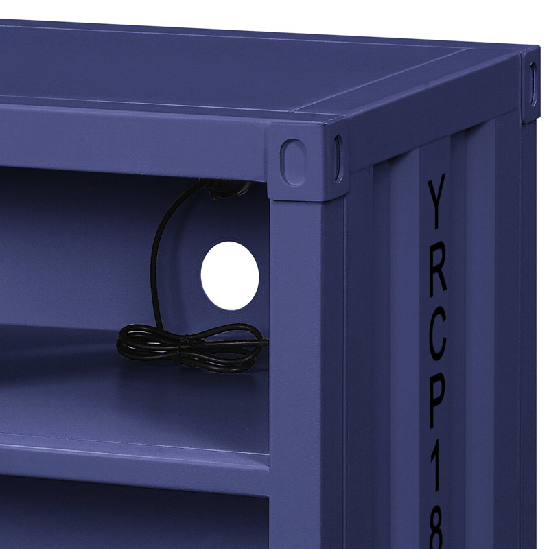 Chambre à coucher avec table de chevet en métal bleu et tablette ouverte