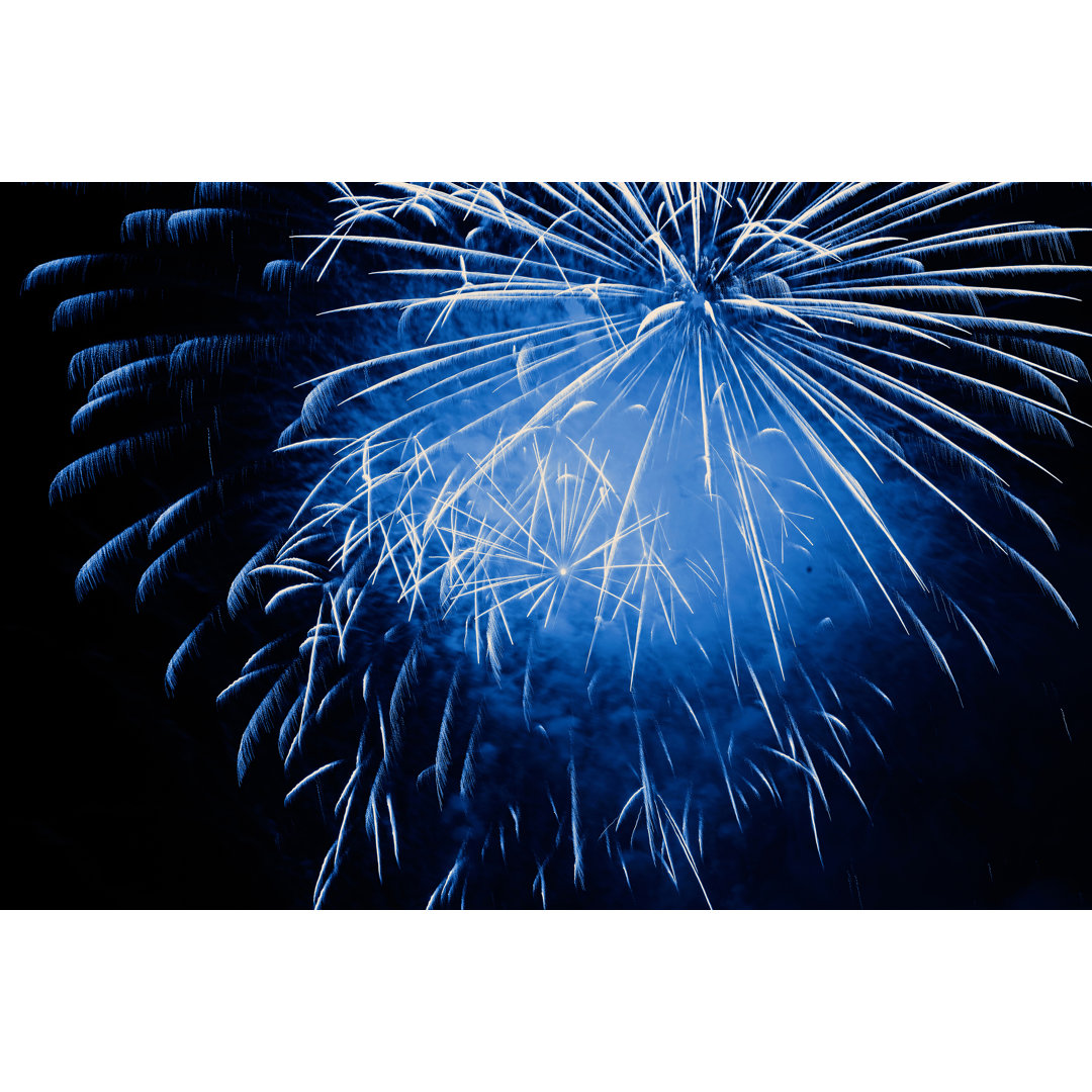 Blaues Feuerwerk Explosion von Sharply_done - Kunstdrucke