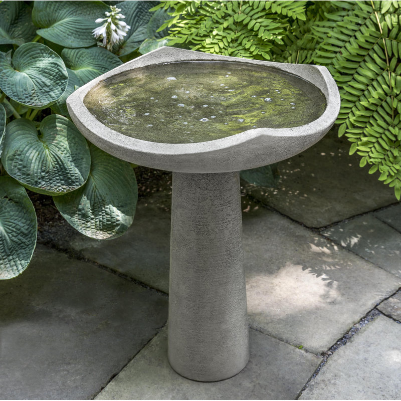 Bain d'oiseaux à Oslo, H 26 po x l 21,5 po x P 21,5 po, Pierre brune