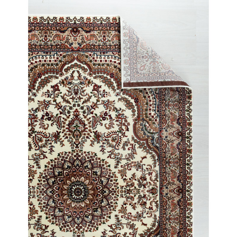 Tapis oriental crème Cilegon, Rectangle de 6 pi 9 po x 9 pi 6 po