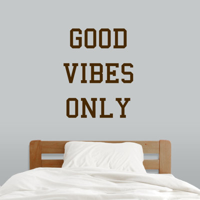 Décalcomanie murale "good vibes only"
