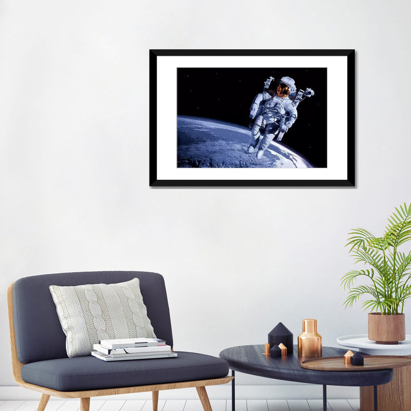 « astronomie » et « spacey », reproduction de photo sur toile tendue, H 24 po x l 32 po x P 1 po, Papier avec cadre noir