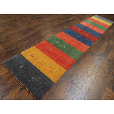 Tapis unique jaune, rouge et bleu de 2 pi 6 po x 12 pi Calcedonio