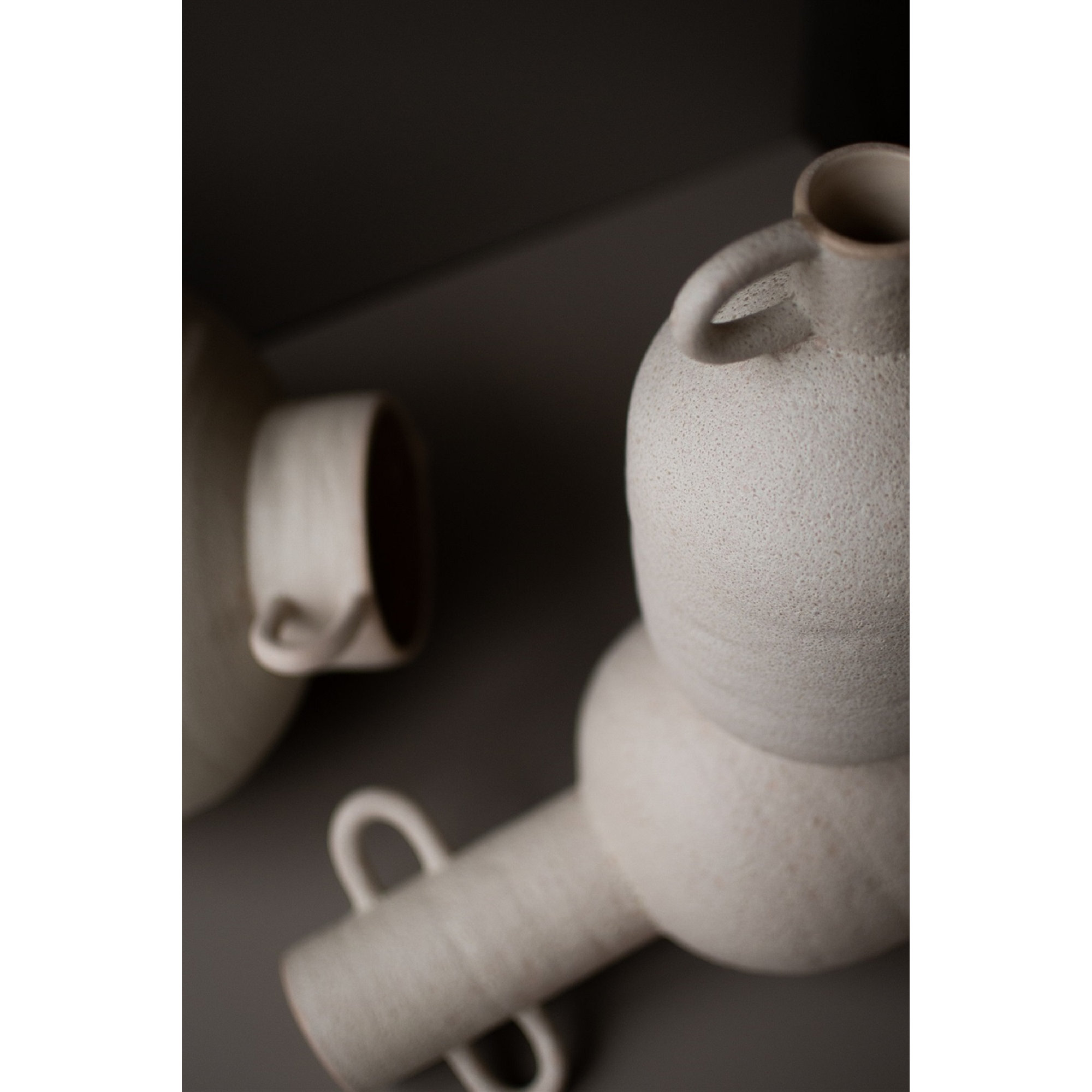 11.81'' Ceramic / Porcelain Table Vase, White