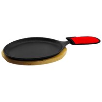 Choice 9 1/4 x 7 Oval Pre-Seasoned Cast Iron Fajita Skillet with Natural  Finish Wood Underliner and Chili Pepper Cotton Handle Cover