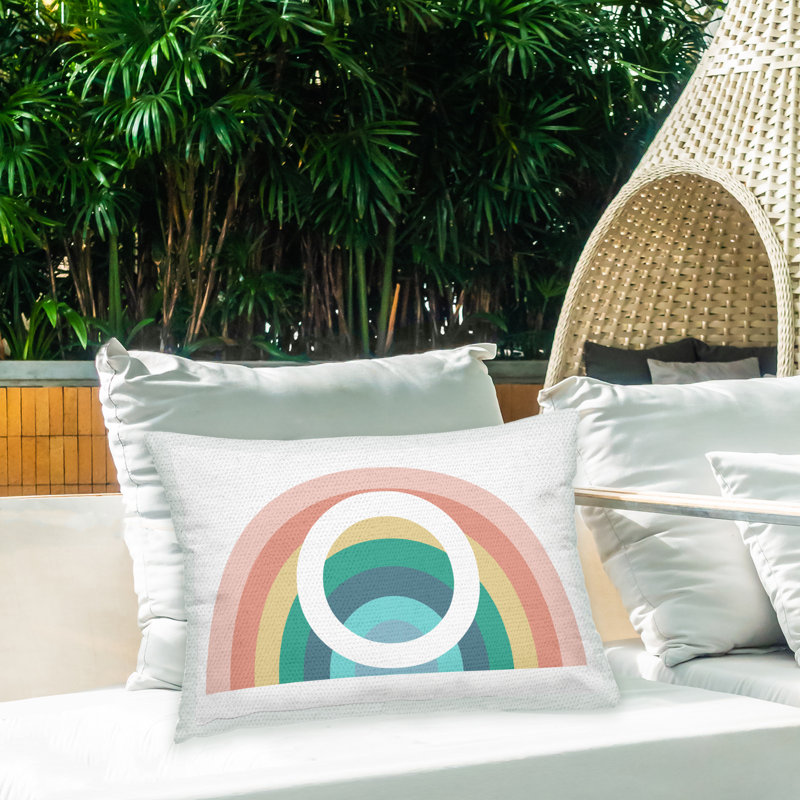 Coussin d'extérieur Rainbow Initiale Y imprimé par Daphne Polselli, O